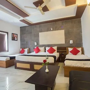 Hotel Optimum Tara Palace @ Taj