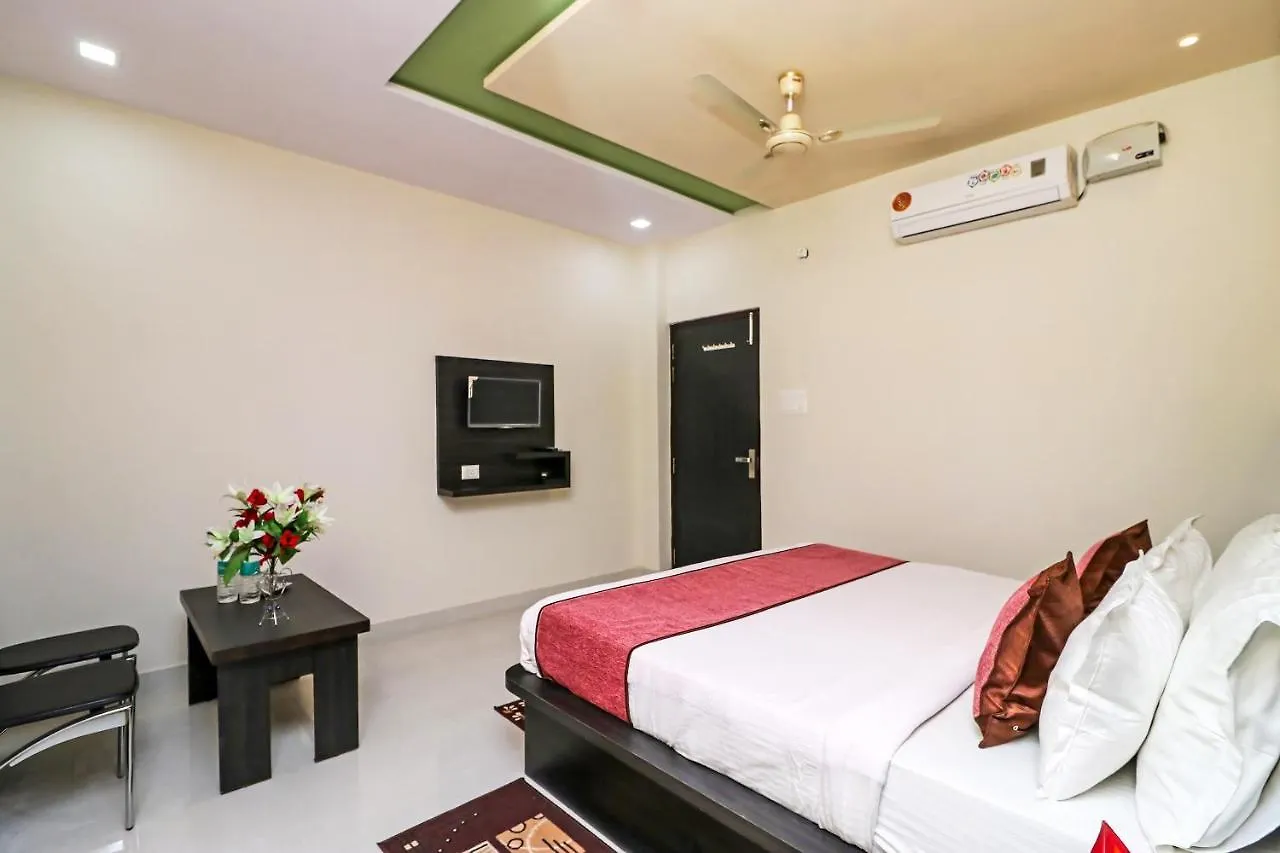Oyo 10133 Hotel Rama Grand Hs India